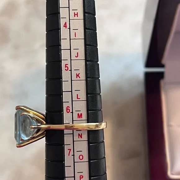 Blue Topaz | 3 Stone | 14k gold ring - Picture 8 of 11